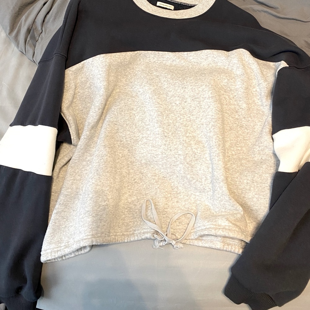 American Eagle sweater with drawstrings. Cropped sweatshirt